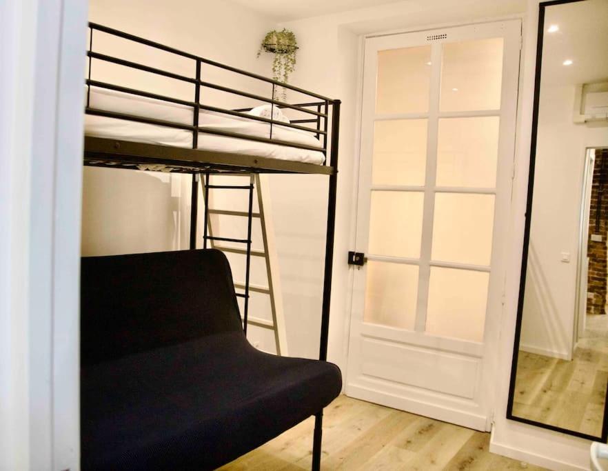 Another Brick In The In Sleeps 9 Appartement Parijs